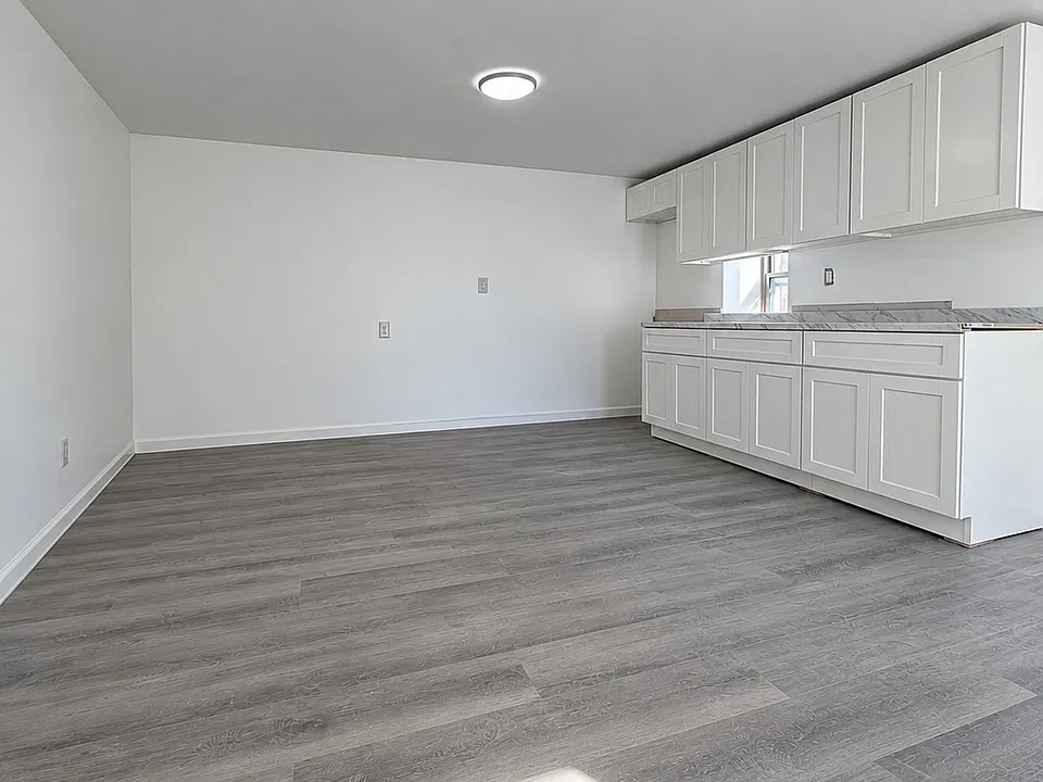109 Monroe Ave #3