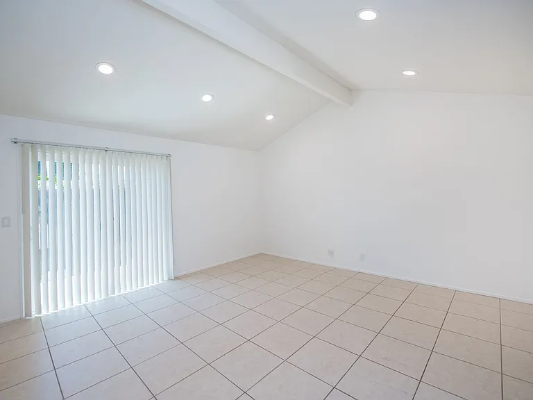 4395 Avenida De Las Flores — Photo 24