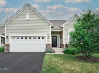 980 Prescott Ln, Pingree Grove, IL 60140