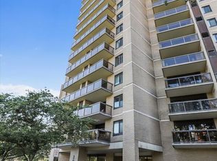 203 Yoakum Pkwy APT 1002, Alexandria, VA 22304