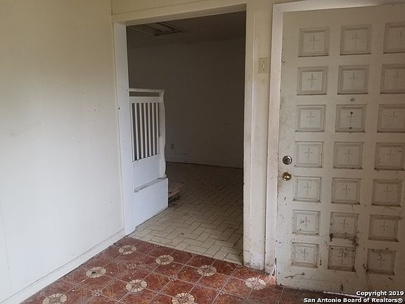 4th image of 318 E Petaluma Blvd
