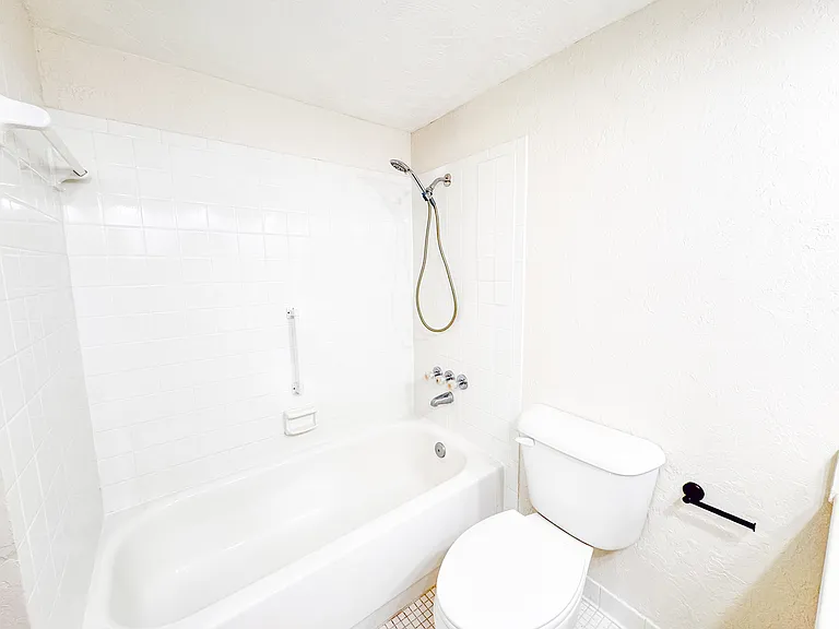 18102 Sandalwood Dr #102 — Photo 30