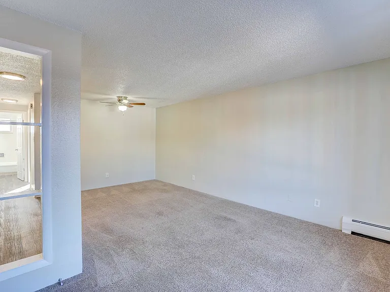 Allison Court Apartments — Photo 14