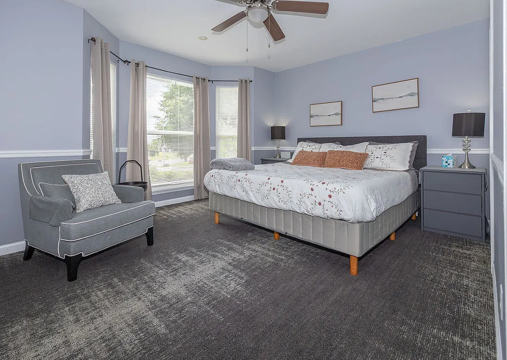1810 Violet Ct — Photo 2