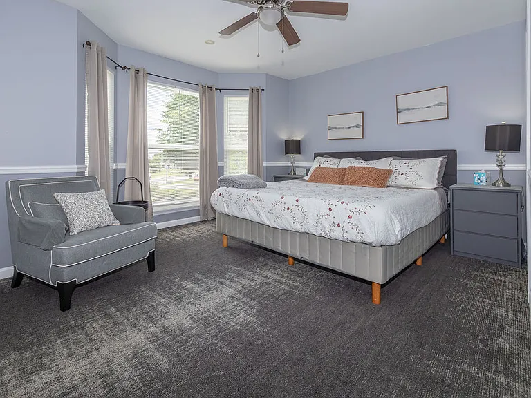 1810 Violet Ct — Photo 2