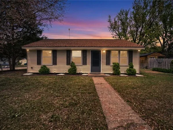 901 77th St, Newport News, VA 23605