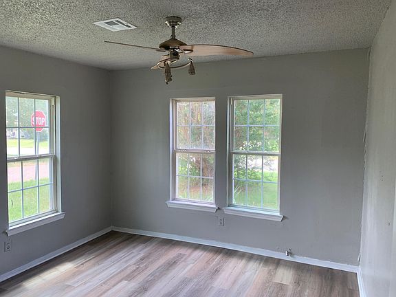 5th image of 801 N Tucker Ave