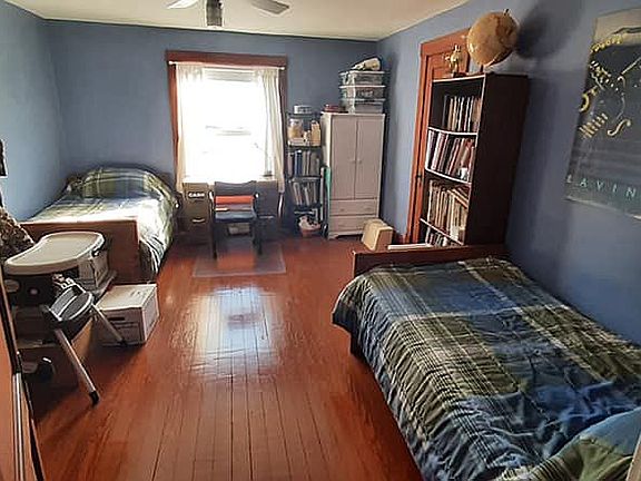 Upstairs middle room