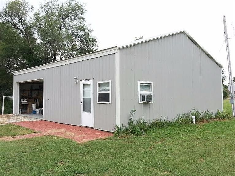 403 Broad St, Hartford, KS 66854 Zillow