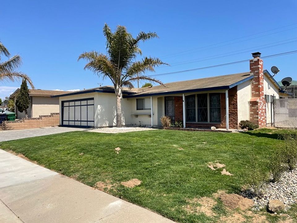 1st image of 854 Dahlia Pl