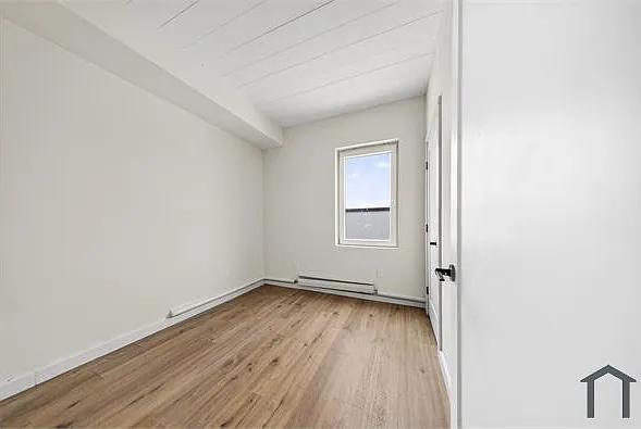1824 Anthony Ave #3-15 — Photo 4