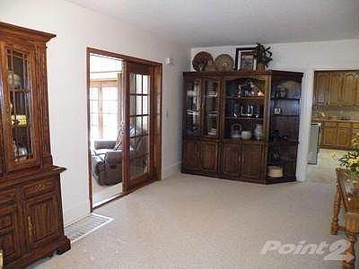 Living Room/Dining Area