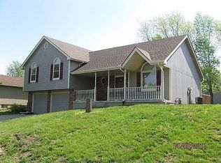 1817 Flintrock St, Kearney, MO 64060