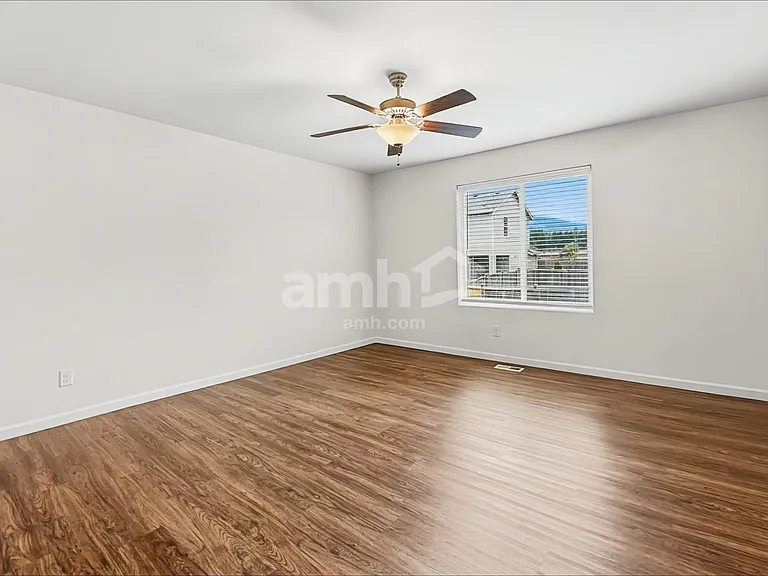 245 Iris Ln — Photo 10