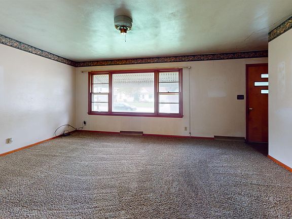 3rd image of 707 W Tyler Ave