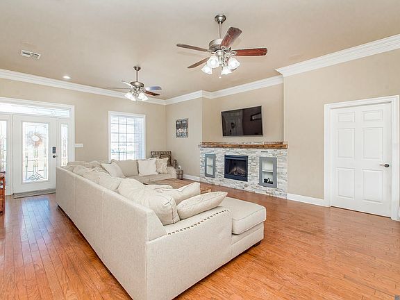 5th image of 1005 Woodview Dr