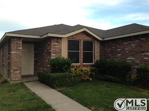 1st image of 913 Willow Tree Dr