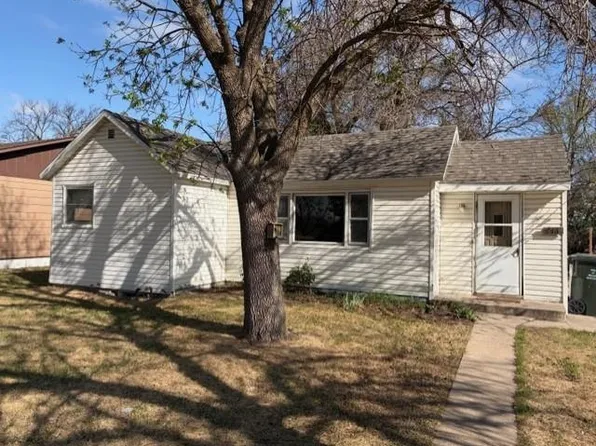 746 E 6th St, Minden, NE 68959