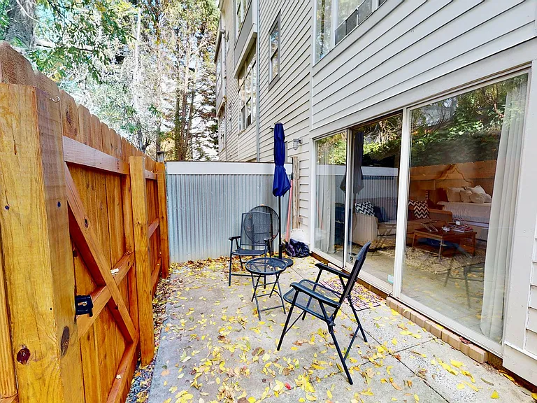 2058 Atherton Heights Ln — Photo 34