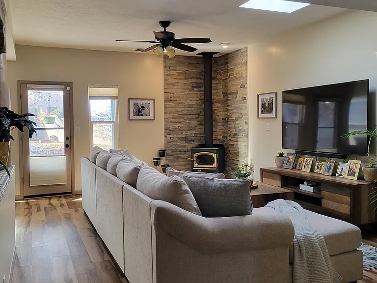 2121 Avenida De Las Alturas — Photo 4