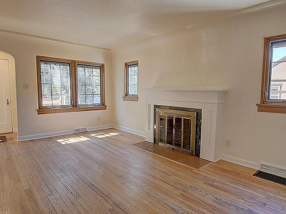 5th image of 424 Hastings Ave