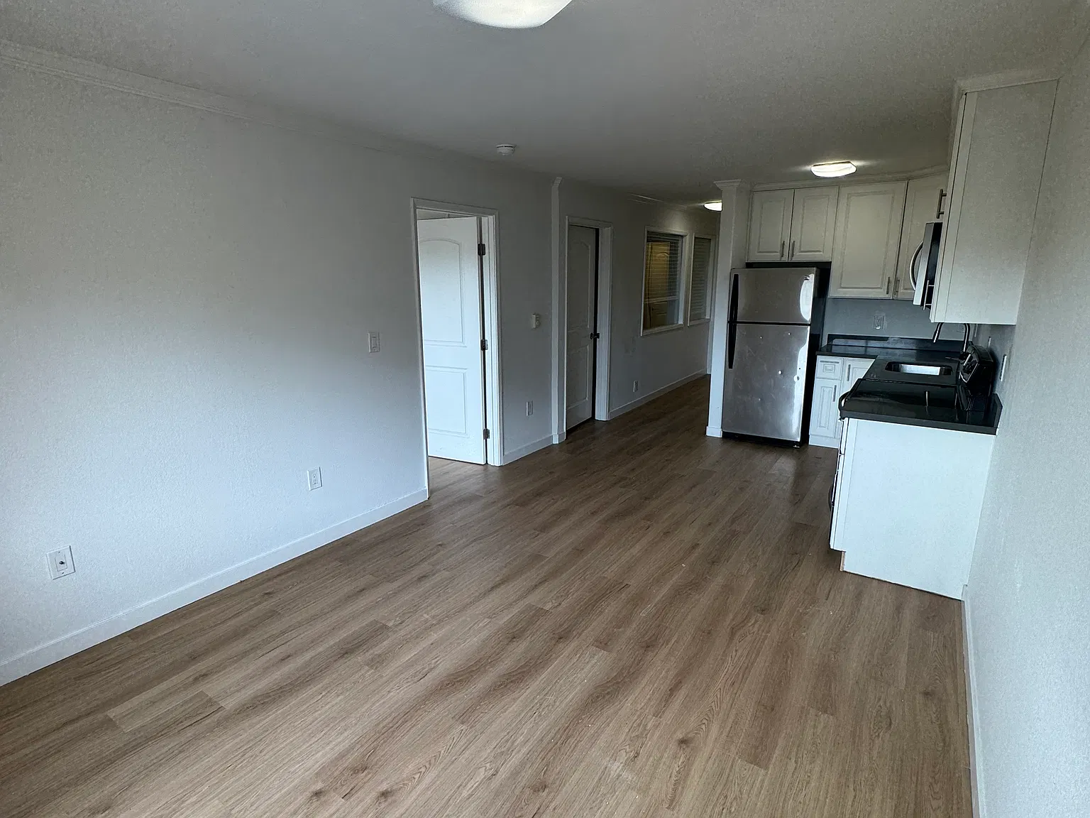 3 bed, 862 sqft, $4,500 — Photo 2