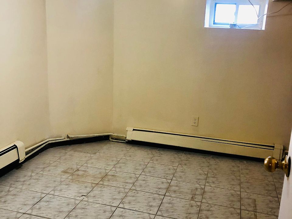 2nd image of 2848 Matthews Ave #1