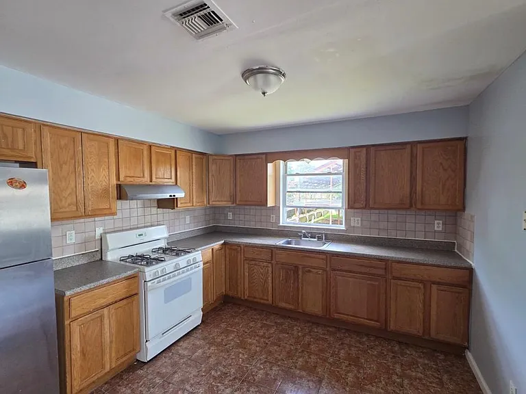 565 Bergen St #2 — Photo 2