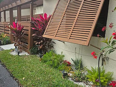 893 120th Way — exterior photo