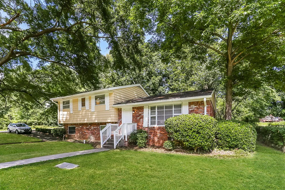 4 bed, 2.5 bath, 1244 sqft, $1,820 — Photo 2