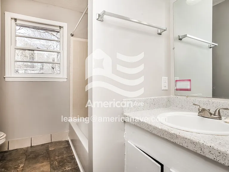 1671_011_main_bathroom_14286413.jpg