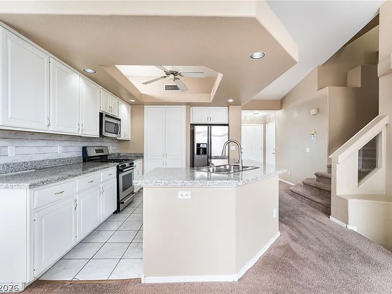 8725 Autumn Valley Ave — Photo 6