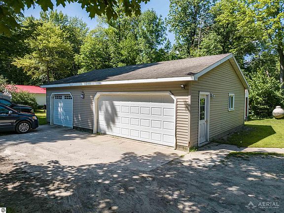 2nd image of 6970 Wickert Rd