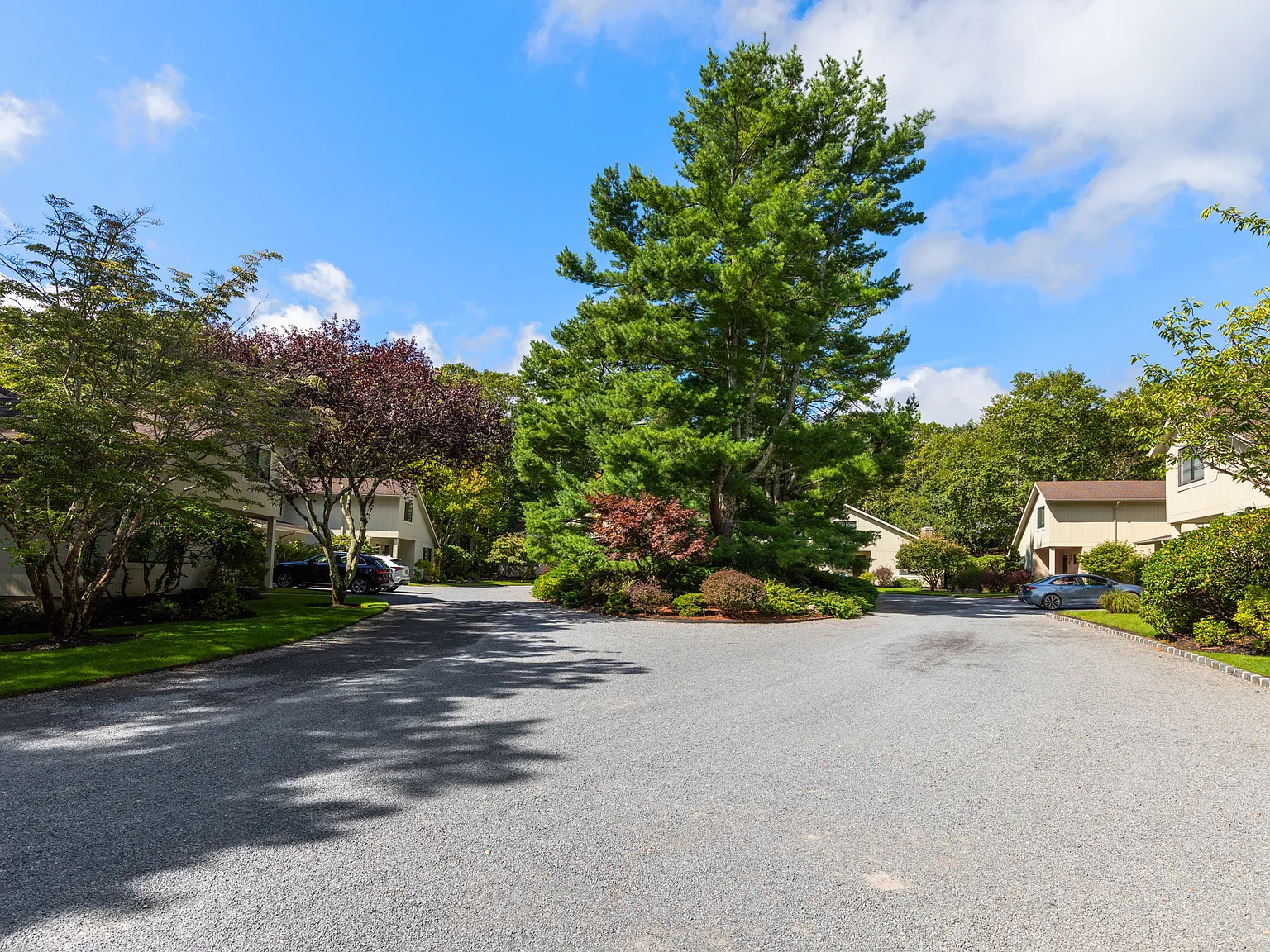 East Hampton Condo — Photo 3
