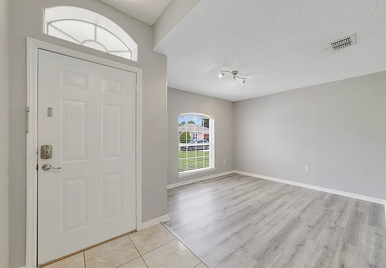 266 Chadworth Dr — Photo 6