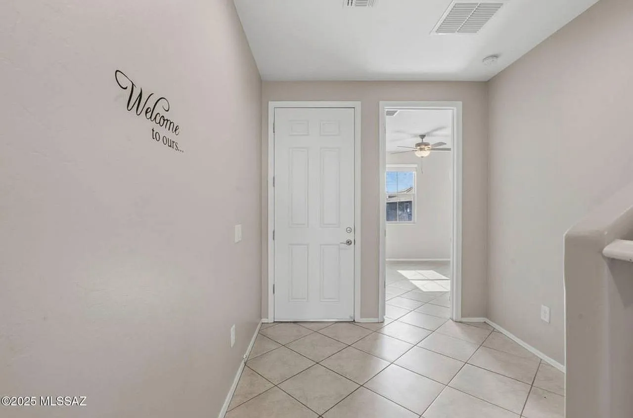 5 bed, 2633 sqft, $2,500 — Photo 2