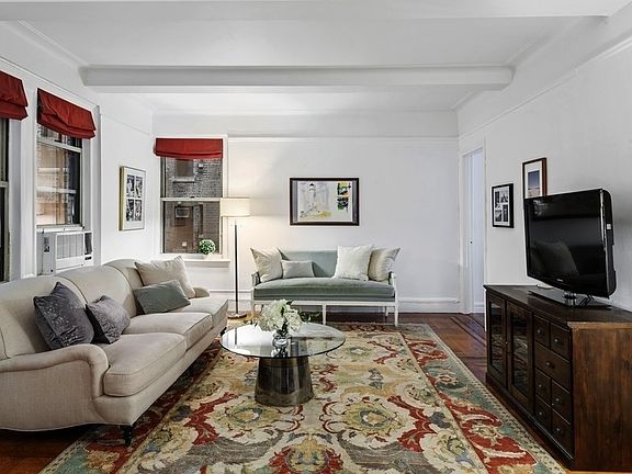 4th image of 310 W 72nd St #5E