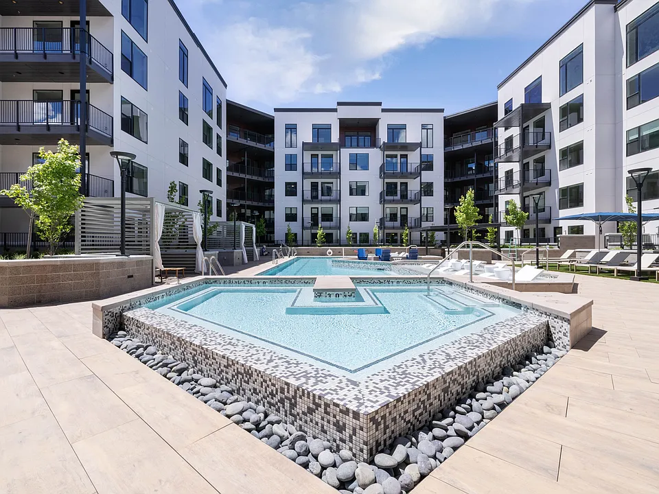 The Grandeur | Hot Tub/ Spa