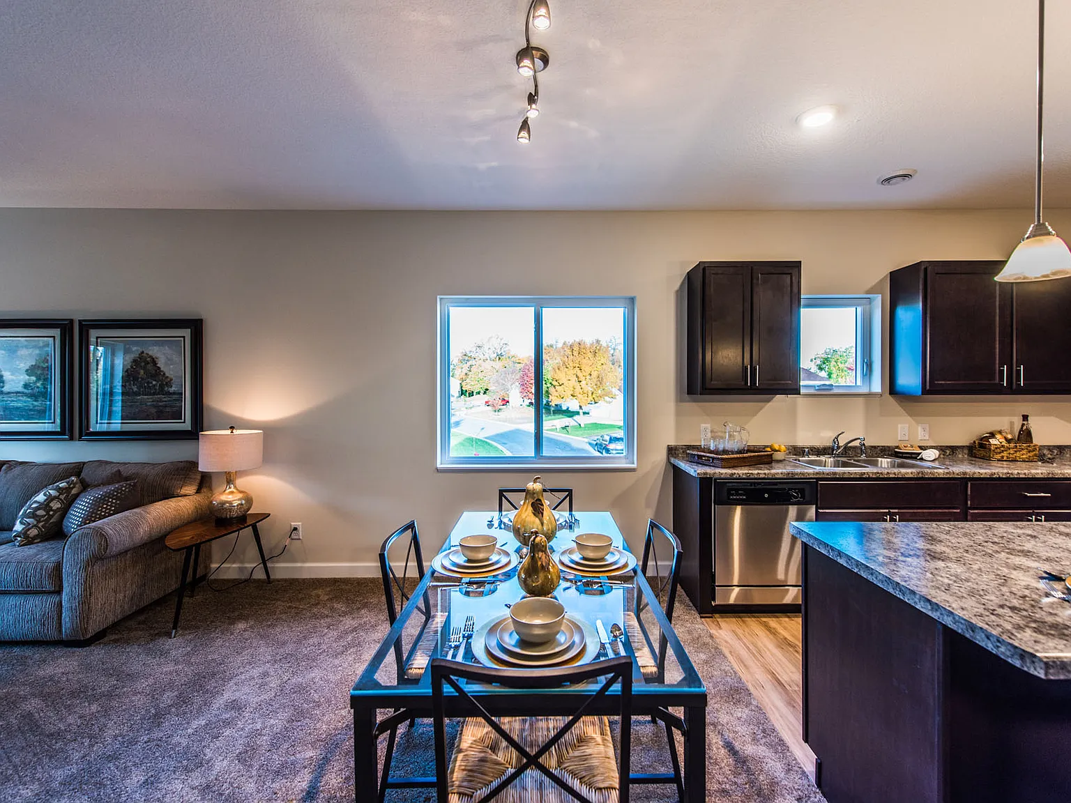 2 bed, 1162 sqft, $1,995 — Photo 3