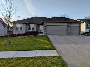 7264 Pleasant View Dr, Machesney Park, IL 61115