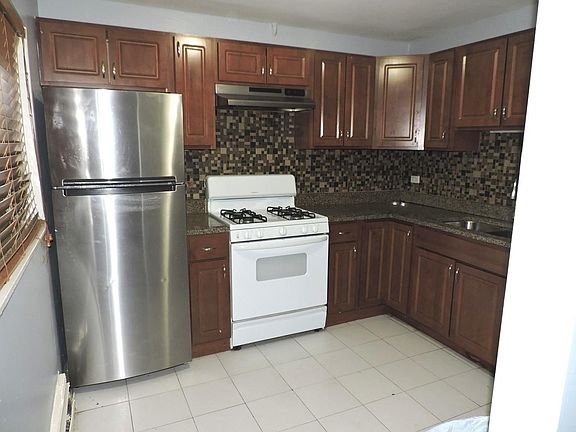 5th image of 693 E Fullerton Ave #106