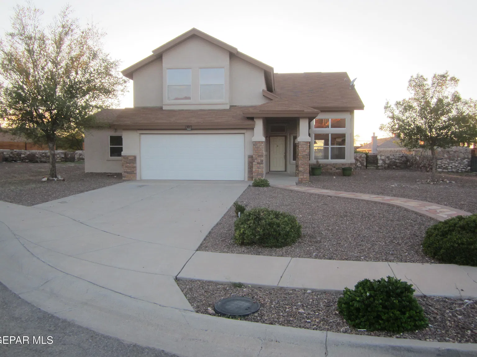 4 bed, 3.5 bath, 2326 sqft, $2,450 — Photo 1