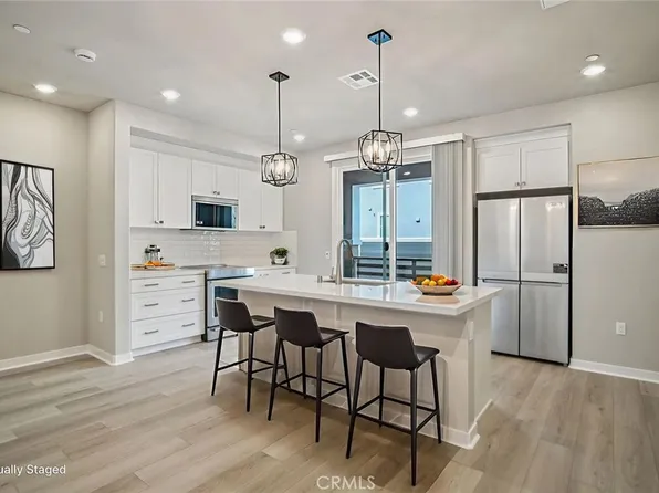 1482 Skyline Ln, San Pedro, CA 90732