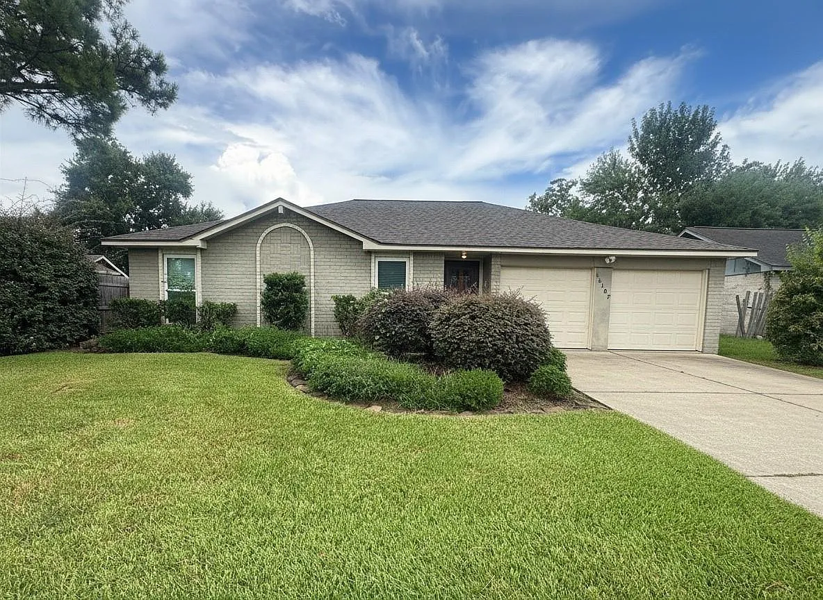 4 bed, 2.0 bath, 1670 sqft, $2,350 — Photo 1