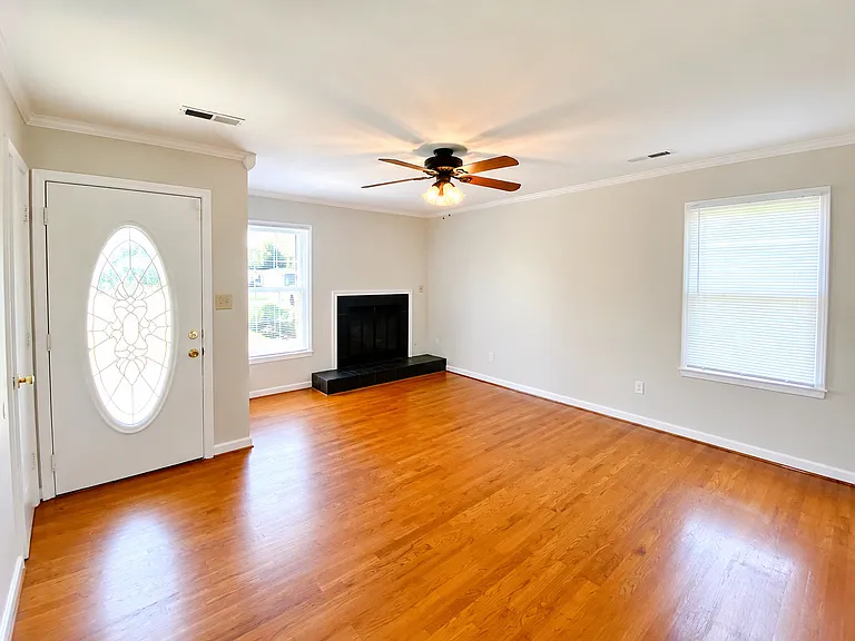 303 Rutherford Ave NW — Photo 6
