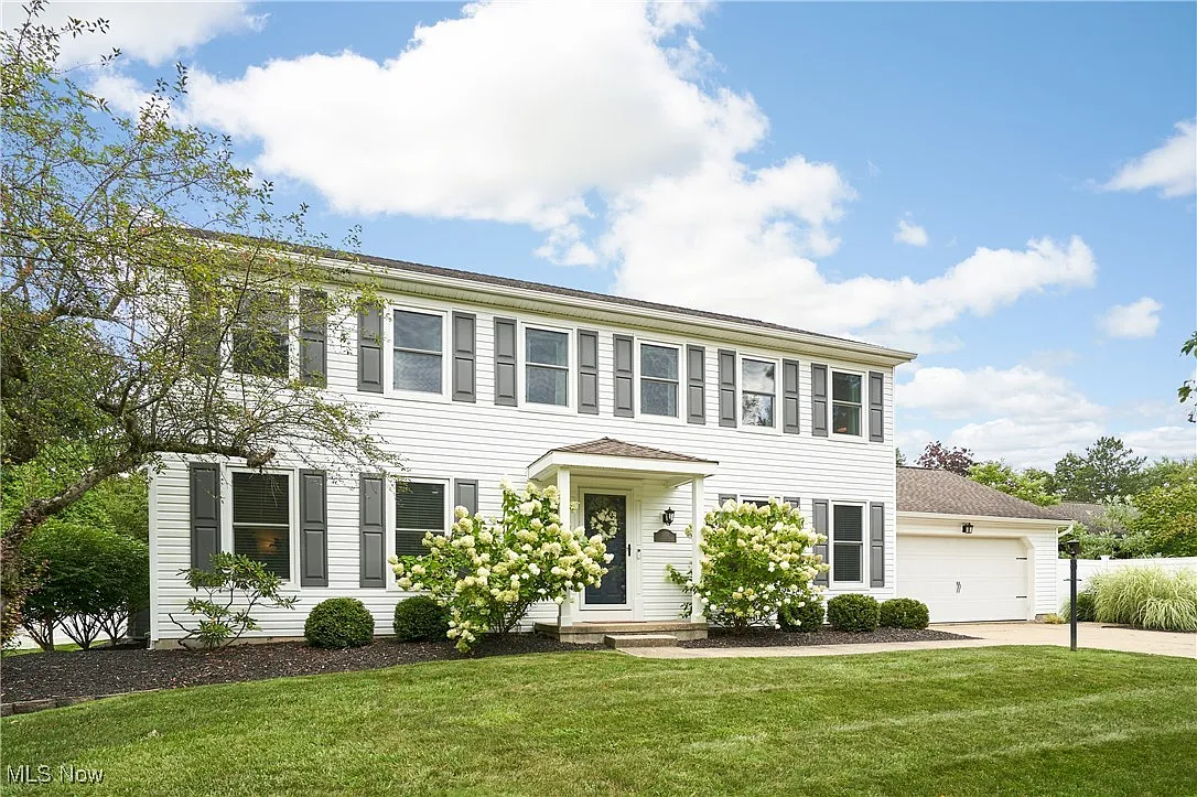 1091 Sanborn Dr photo 1