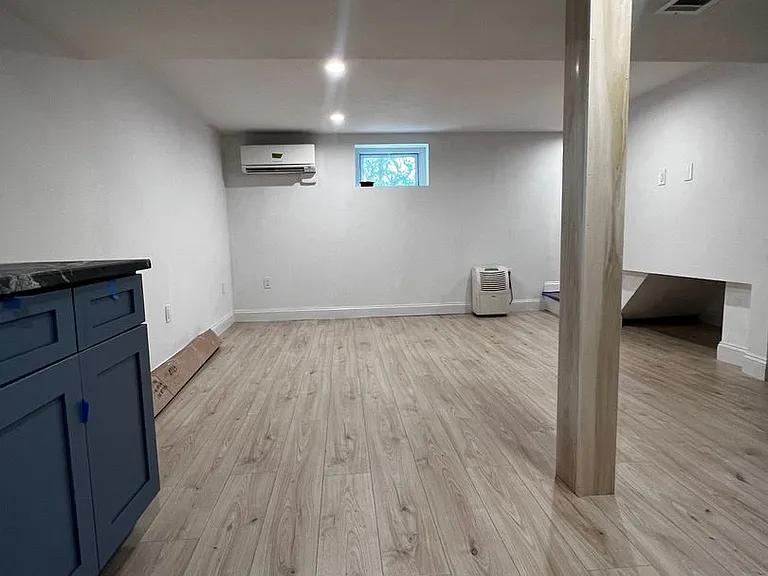 181 Christina St — Photo 21