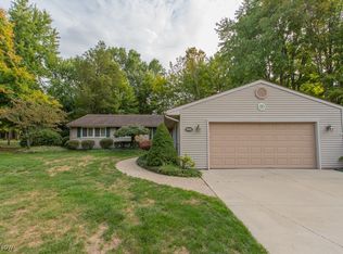 8680 Carriage Hill Dr NE, Warren, OH 44484