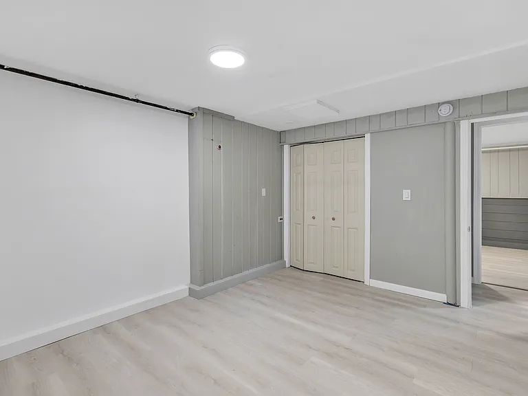 215 Bennett St — Photo 28