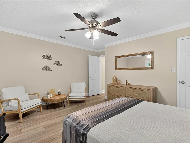 3520 Clifden Dr — Photo 30